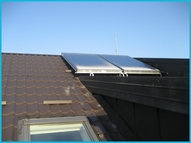 Solarni kolektor montiran na kosi krov